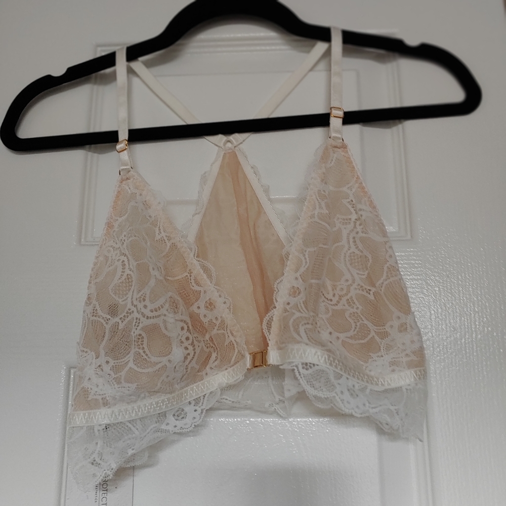 UNDERPROTECTION White Victoria Bra